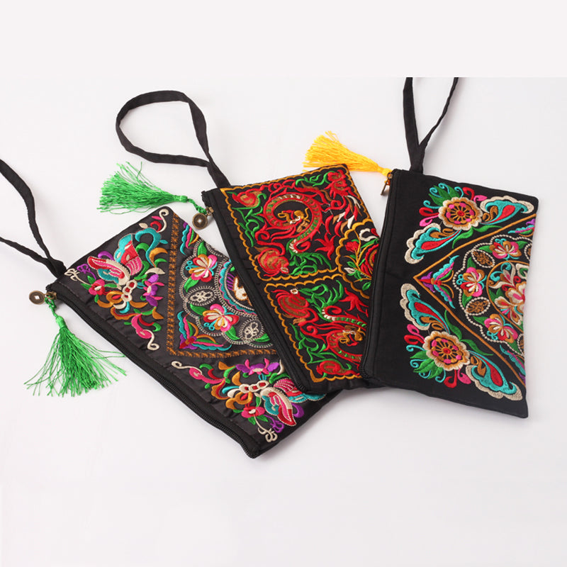 Retro Ethnic Embroidery Clutch